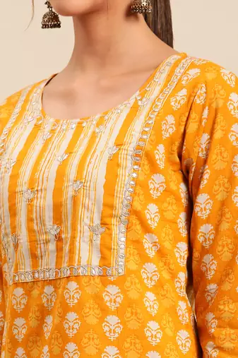 Yellow printed cotton round neck kurta sets