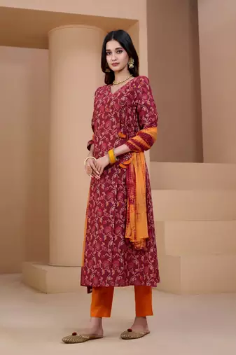 Maroon printed cotton v neck kurta sets