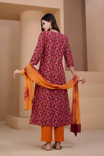 Maroon printed cotton v neck kurta sets