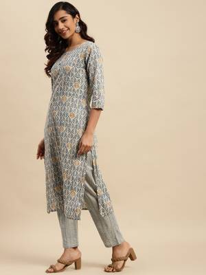 Grey embroidered cotton round neck kurta sets 3