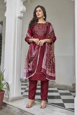 Maroon cotton solid straight kurta with pant 1
