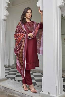 Maroon cotton solid straight kurta with pant 2