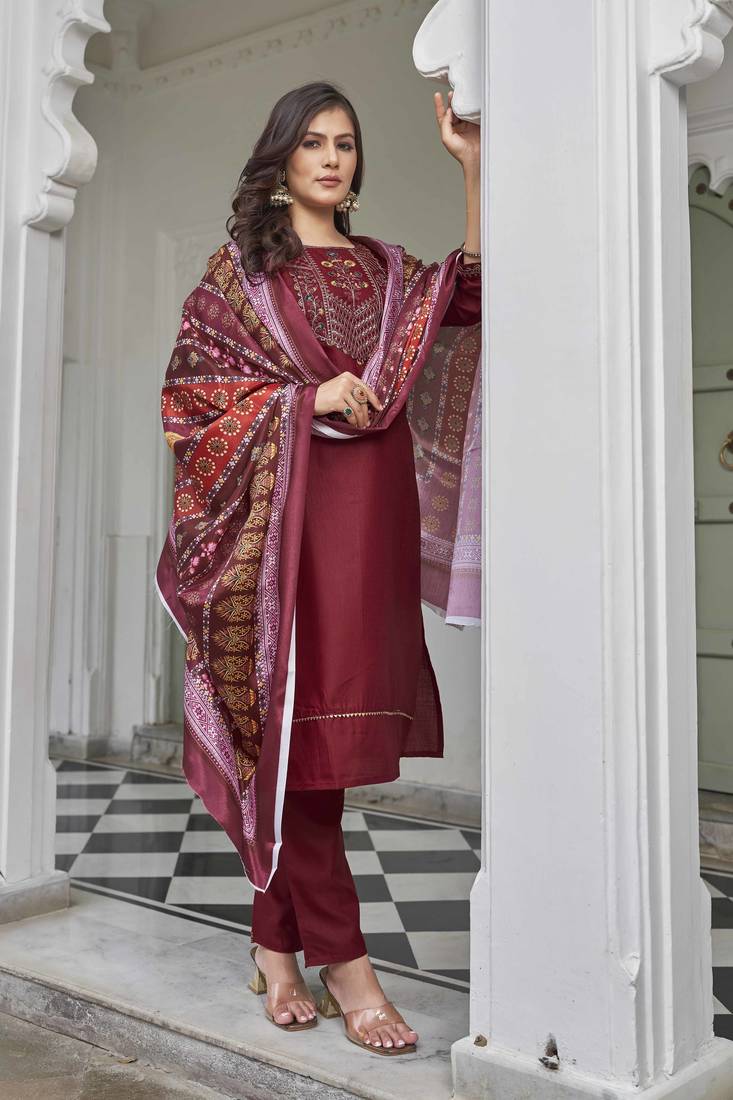 Maroon cotton solid straight kurta with pant