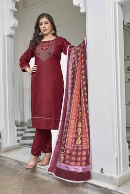Maroon cotton solid straight kurta with pant 3