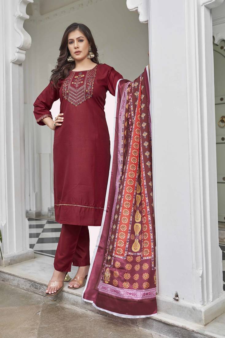 Maroon cotton solid straight kurta with pant