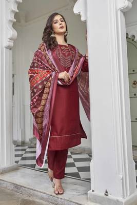 Maroon cotton solid straight kurta with pant 5