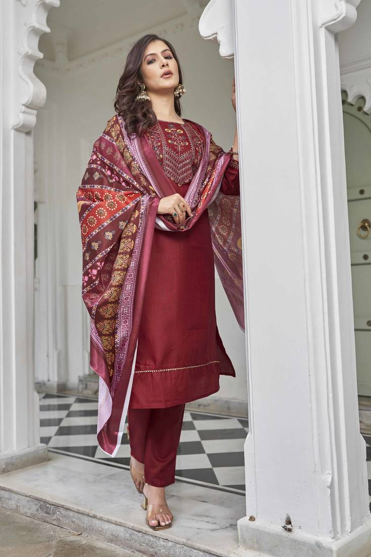 Maroon cotton solid straight kurta with pant