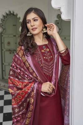 Maroon cotton solid straight kurta with pant 6