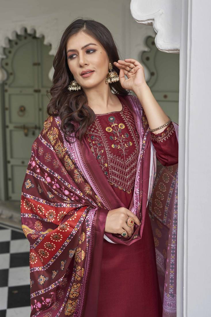 Maroon cotton solid straight kurta with pant