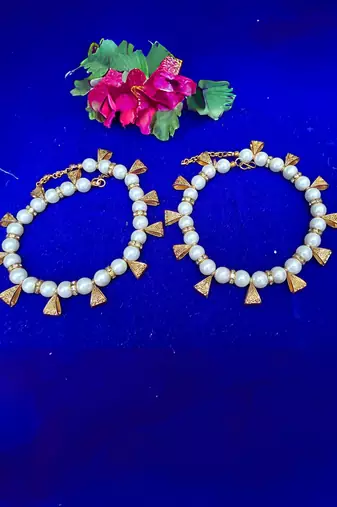 Size 11 inch adjustable brass white moti stud anklet