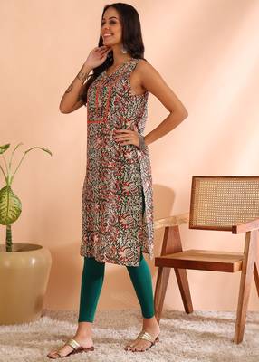  women's cotton crambric knee length  ajrakh print sleeveless notch neck regular fitted short kurti 2