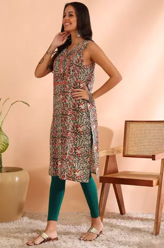  women's cotton crambric knee length  ajrakh print sleeveless notch neck regular fitted short kurti