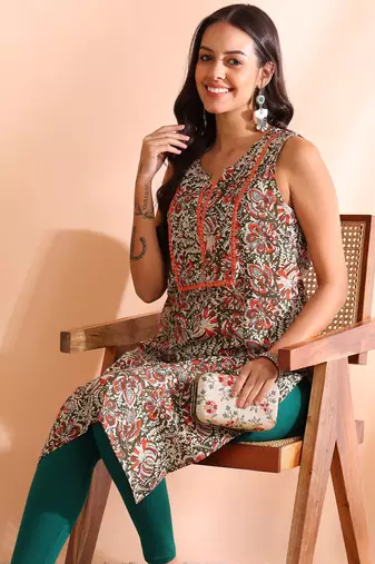  women's cotton crambric knee length  ajrakh print sleeveless notch neck regular fitted short kurti