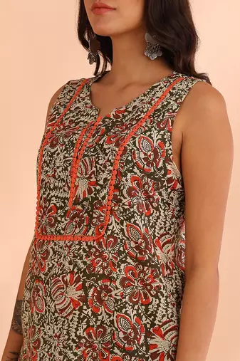  women's cotton crambric knee length  ajrakh print sleeveless notch neck regular fitted short kurti