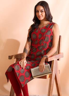  women'scambric cotton knee length traditional printed sleeveless notch neck regular fitted short kurti 4