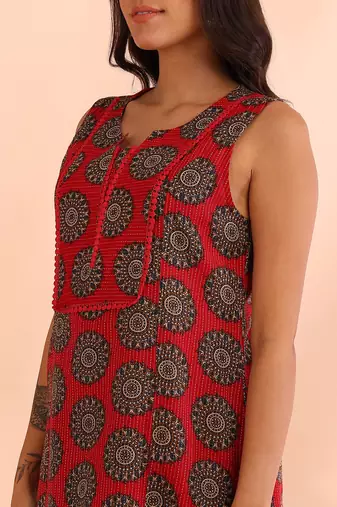  women'scambric cotton knee length traditional printed sleeveless notch neck regular fitted short kurti