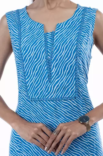  women's rayon knee length lehariyal print sleeveless notch neck regular fitted short kurti