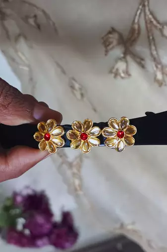 Size 3.50 inch  brass black stone stud  bakal