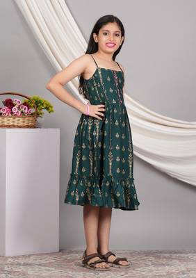  kids floral printed sleeveless smoking gathered dress (green) 4
