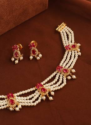 Pearl Necklace with Pink Stones and Gold Detailing 2