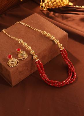 Elegant multilayer necklace with coral beads 1
