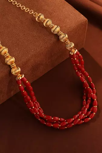 Elegant multilayer necklace with coral beads