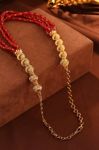 Elegant multilayer necklace with coral beads
