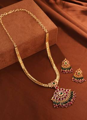 Gold chain necklace set with pink stone pendant 1