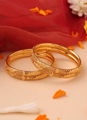 Set of 4 gold bangles with cutwork engraving 3