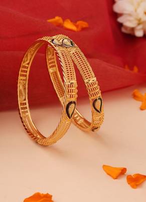 Set of 2 Gold Bangles with Paisley Motif Accents 1