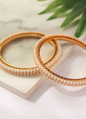 Set of 2 Gold Bangles with Pearl Detailing 5
