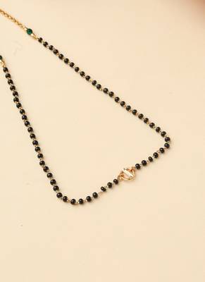 Mangalsutra with Gold Pendant and Eye Motif 3