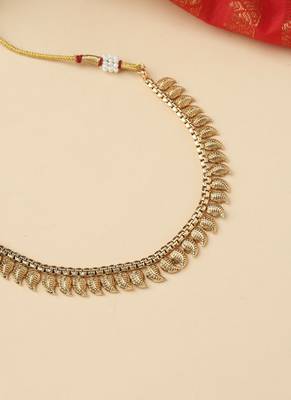 High Gold Necklace Set with Leaf Detailing 2