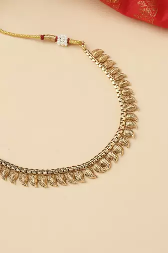 High Gold Necklace Set with Leaf Detailing