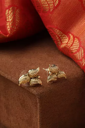 High Gold Necklace Set with Leaf Detailing