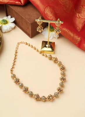 Gold Necklace Set with Ball-Inspired Design 1