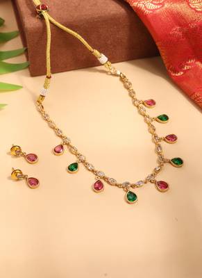 Delicate Gold Necklace Set with Red and Green Drop Stones 1