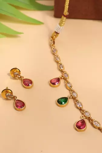 Delicate Gold Necklace Set with Red and Green Drop Stones