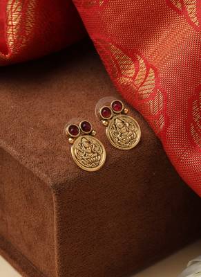 High Gold Necklace Set with Dangling Coins and Matching Earrings 4