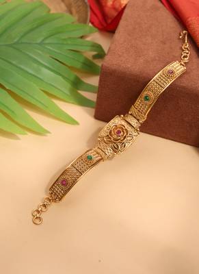 Gold Bracelet with Intricate Detailing 3
