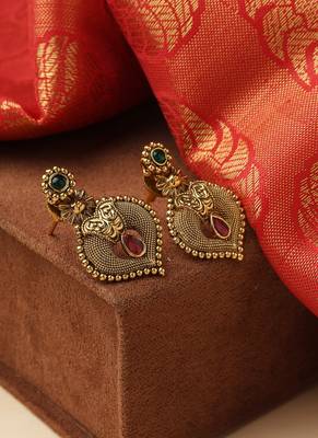 High Gold Necklace with Gold Motifs, Matching Earrings, and Stone Accents 4