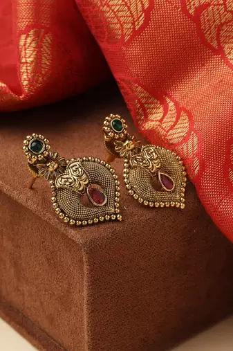 High Gold Necklace with Gold Motifs, Matching Earrings, and Stone Accents