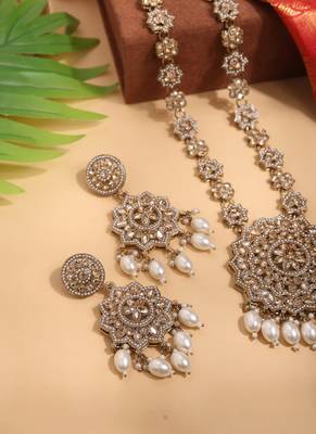 Antique Gold Necklace with Matching Earrings 2