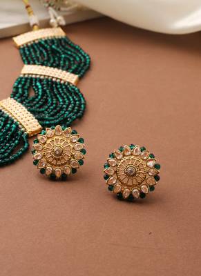 Green Beads Necklace Set with Gold Accents 3