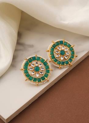 White Choker Set with Green Gold Pendant and Matching Earrings 4