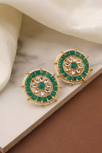 White Choker Set with Green Gold Pendant and Matching Earrings