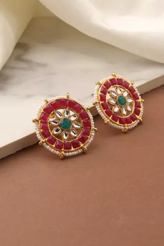 White Choker Set with Red Gold Pendant and Matching Earrings