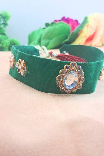 Adjustable size velvet green stone stud  kanthi