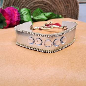 Adjustable size velvet white kunden stud  kanthi 1