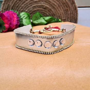 Adjustable size velvet white kunden stud  kanthi 2